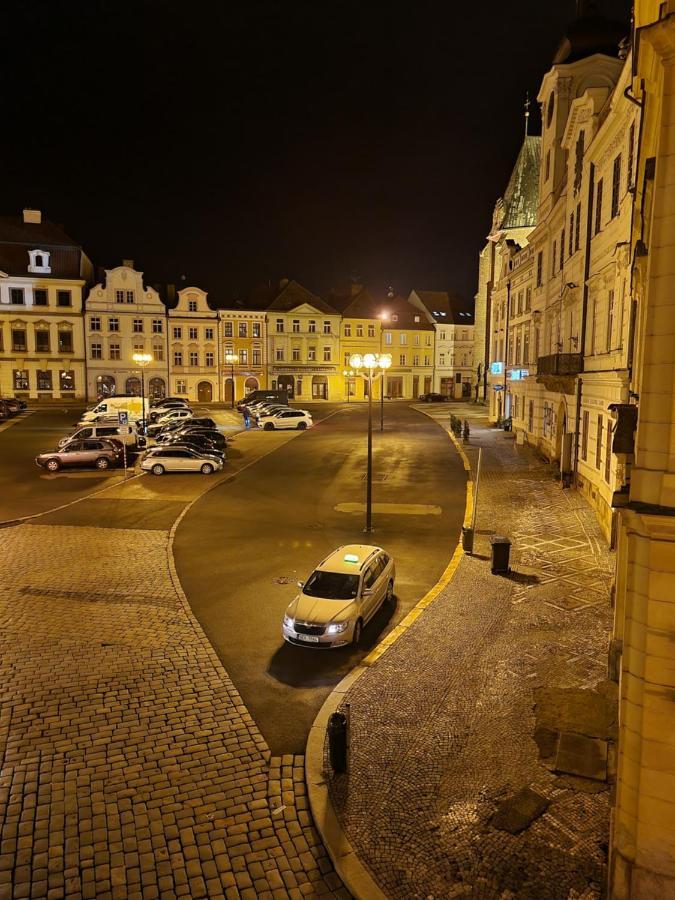 Luxusni Studio Na Velkem Namesti, Wi-Fi, Netflix Hradec Kralove Ngoại thất bức ảnh