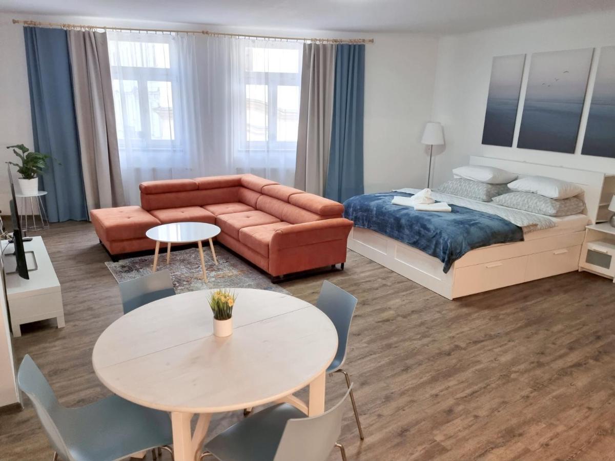 Luxusni Studio Na Velkem Namesti, Wi-Fi, Netflix Hradec Kralove Ngoại thất bức ảnh