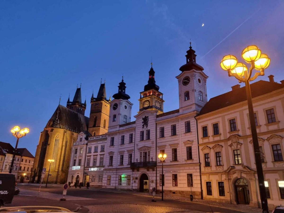 Luxusni Studio Na Velkem Namesti, Wi-Fi, Netflix Hradec Kralove Ngoại thất bức ảnh