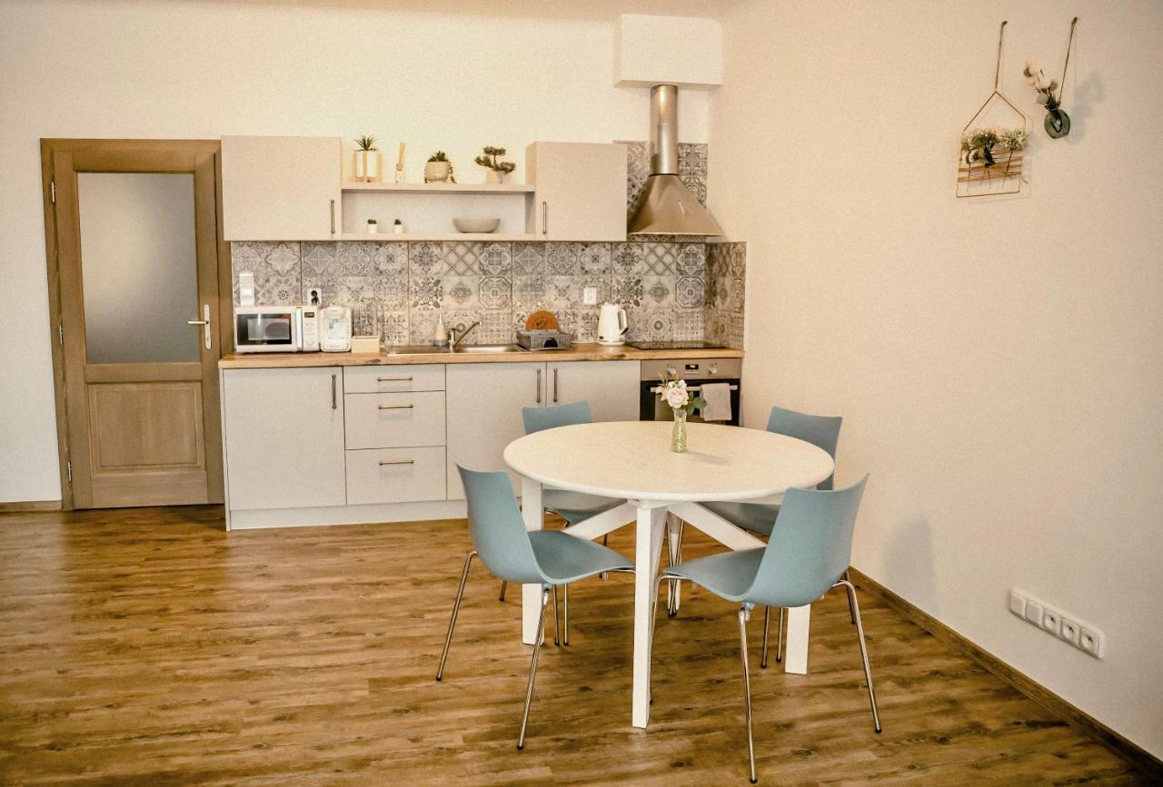 Luxusni Studio Na Velkem Namesti, Wi-Fi, Netflix Hradec Kralove Ngoại thất bức ảnh